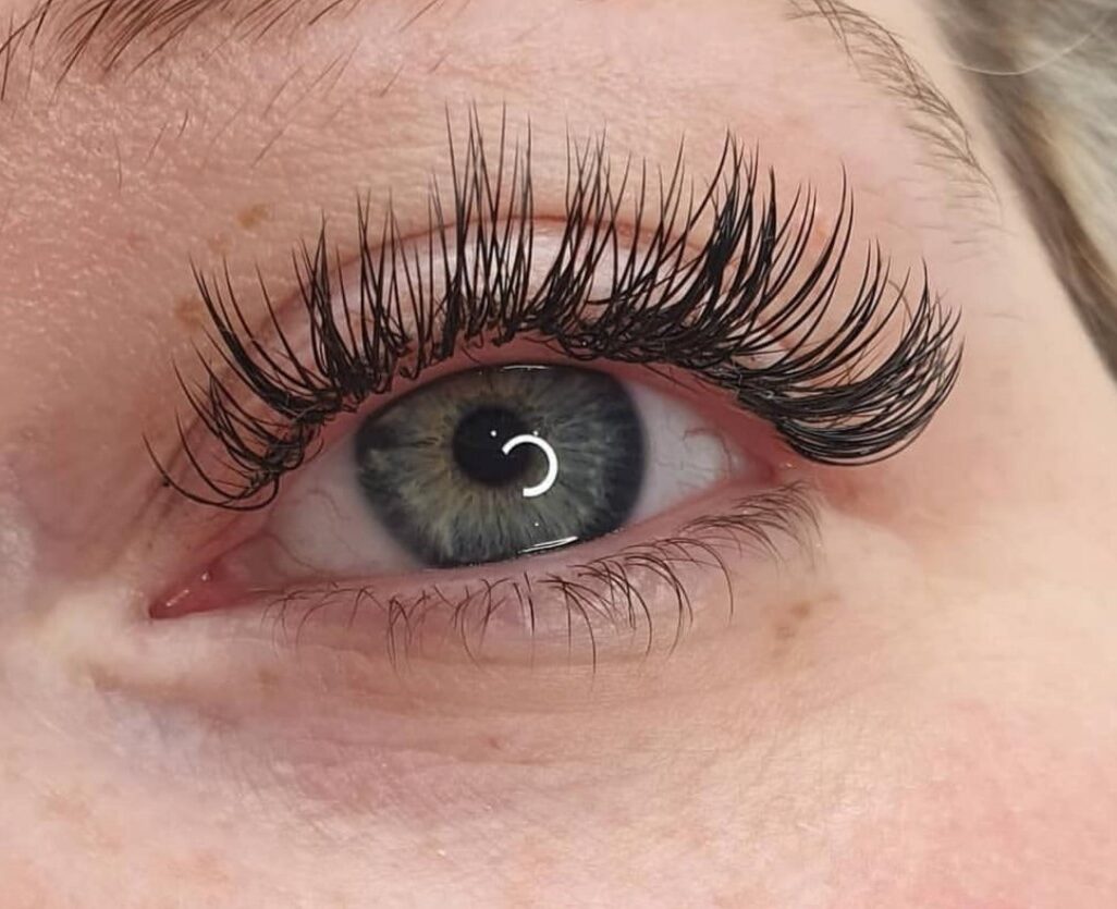 semi permanent/classic lashes