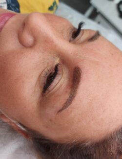 semi permanent eyebrows/microblading